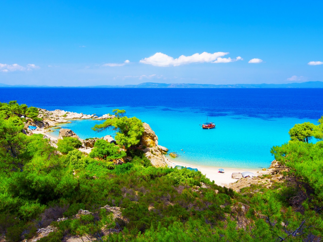 'Paradise bay beach, untouched nature abstract archipelago in seashore with rocks in water on peninsula Halkidiki, Greece ' - Halkidiki